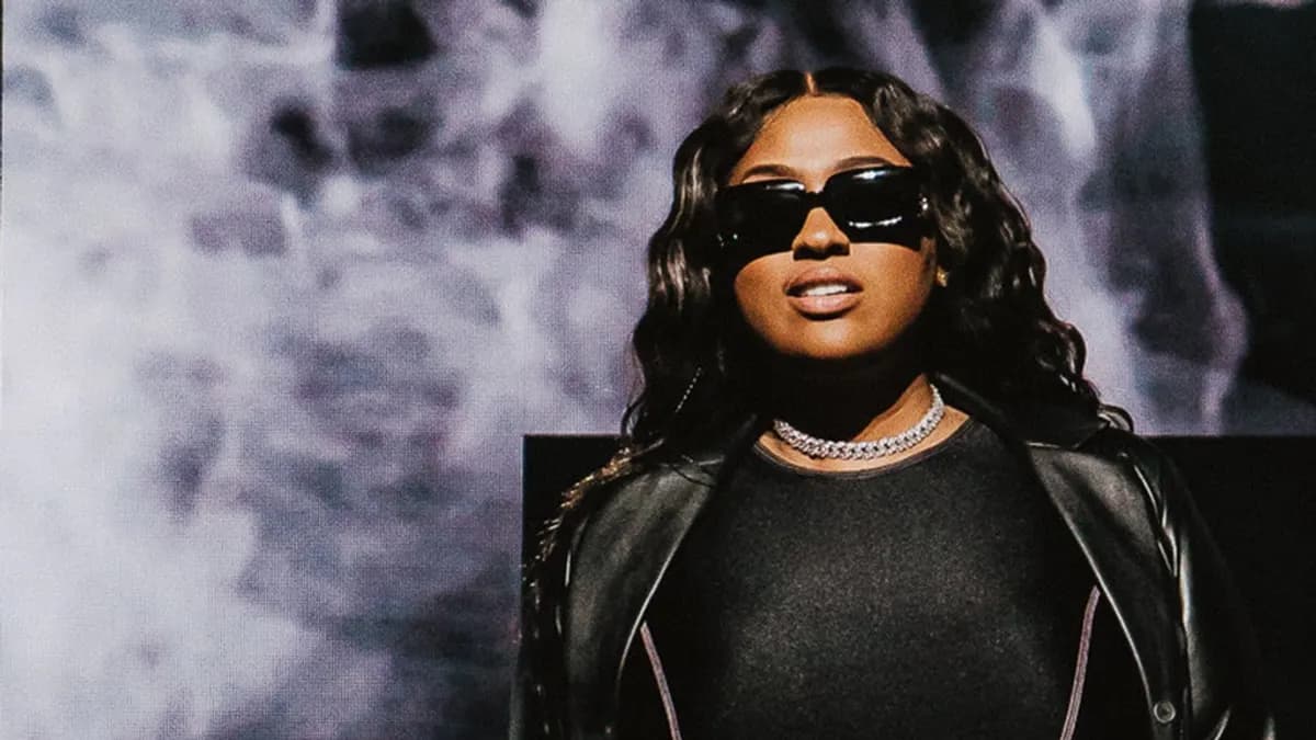 Jazmine Sullivan portrait
