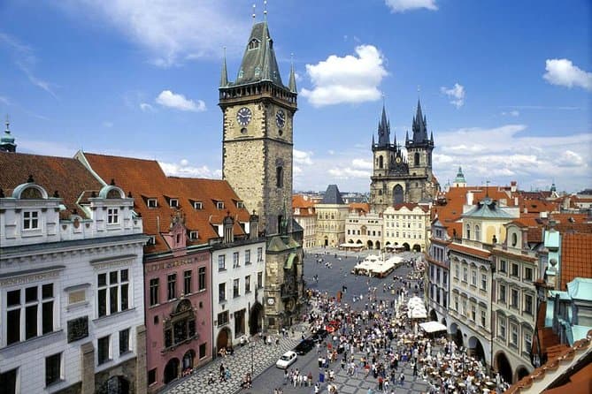 Prague Guided Tour with Bus Route, Lunch, and Cruise