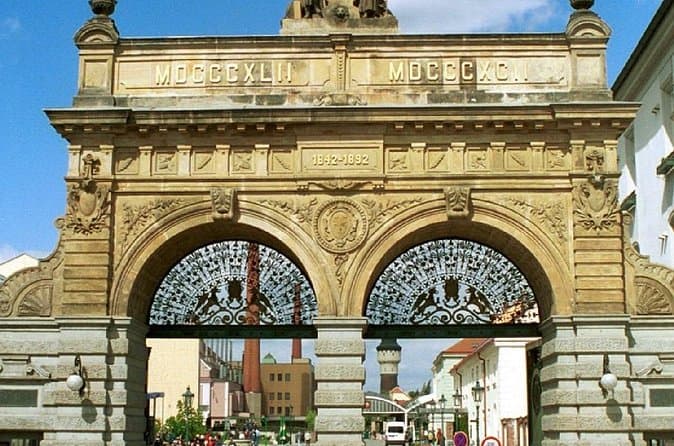 Bohemia Day Trip from Prague with Glass Factory and Brewery Visit