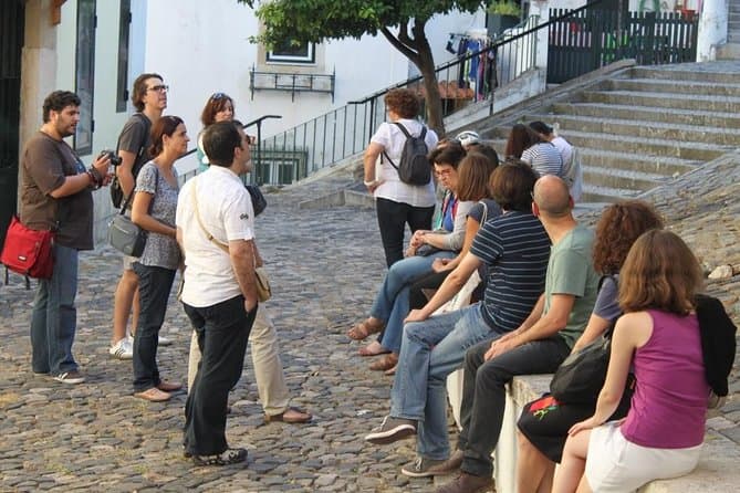 Lisbon Alfama and São Jorge Tour with Guided Visit to the Cathedral