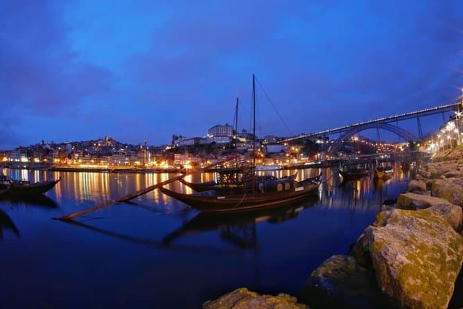 Porto Night Tour with Dinner and Fado Show