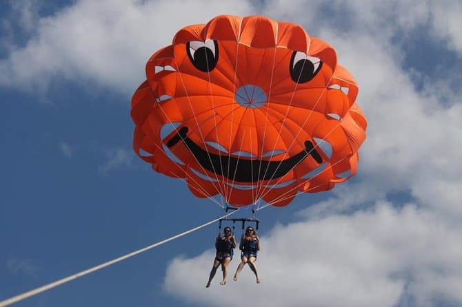 Lanzarote Parasailing Experience