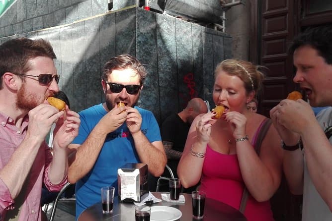 Madrid Historical Guided Tour with Wine and Tapas