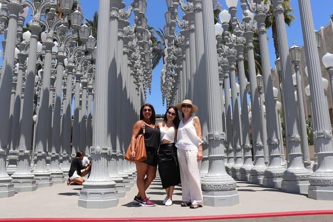 Tour with Photoshoot in Los Angeles with Professional Photographer