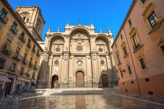 Granada Albaicin and Sacromonte Tour with Royal Chapel and Cathedral Visit