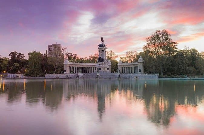 Madrid Retiro Park and Cibeles Palace Private Tour