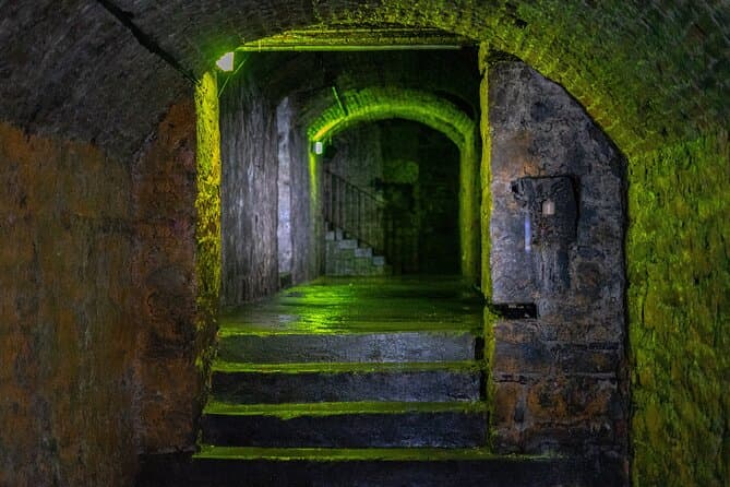 Edinburgh Haunted Vaults and Graveyard Tour