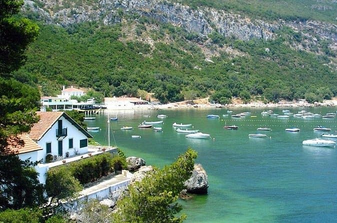 Arrabida and Sesimbra Private Day Trip from Lisbon