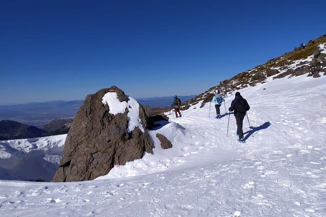 Sierra Nevada Snowshoe Hiking Experience with Brunch