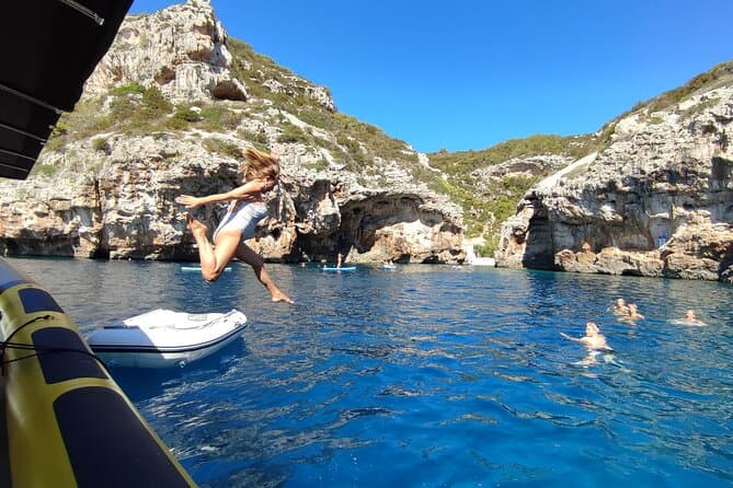 5 Islands Day Trip with Blue Cave and Hvar Visit