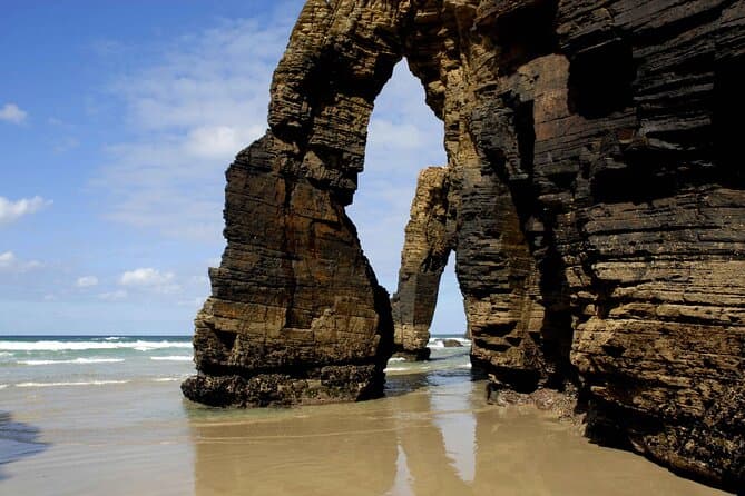 Beach of the Cathedrals and Tapia de Casariego Day Trip from Santiago de Compostela