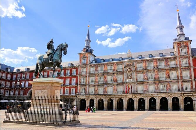 Madrid Scavenger Hunt with App: Escape the Inquisition