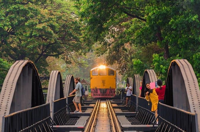 Damnoen Saduak and Mae Klong Markets Private Day Trip from Bangkok