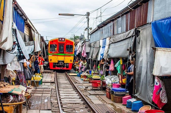 Damnoen Saduak and Mae Klong Markets Day Trip from Bangkok