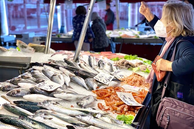 Venice Food Tour with Lunch and Wine Tasting at Rialto Market