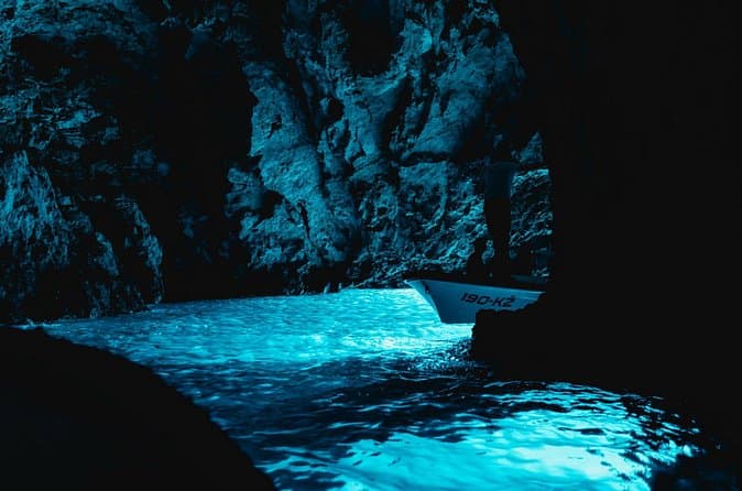 5 Islands Day Trip with Blue Cave and Hvar Visit