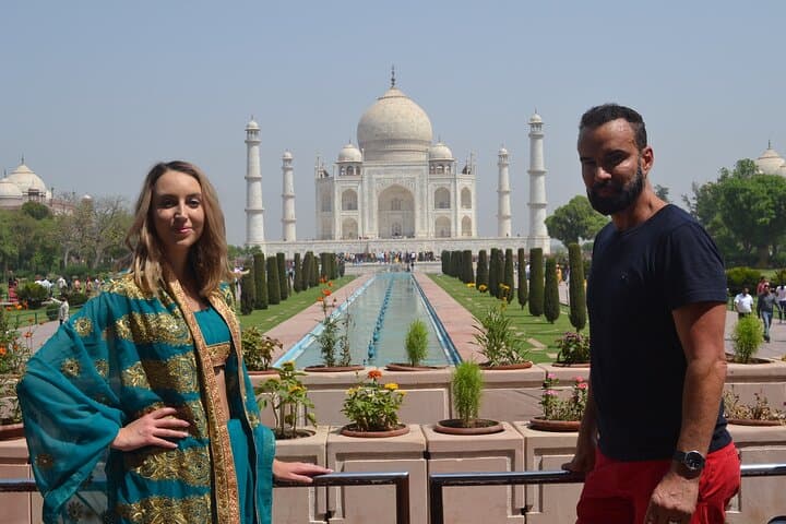Taj Mahal and Agra Fort Day Trip from New Delhi by Gatimaan Express Train