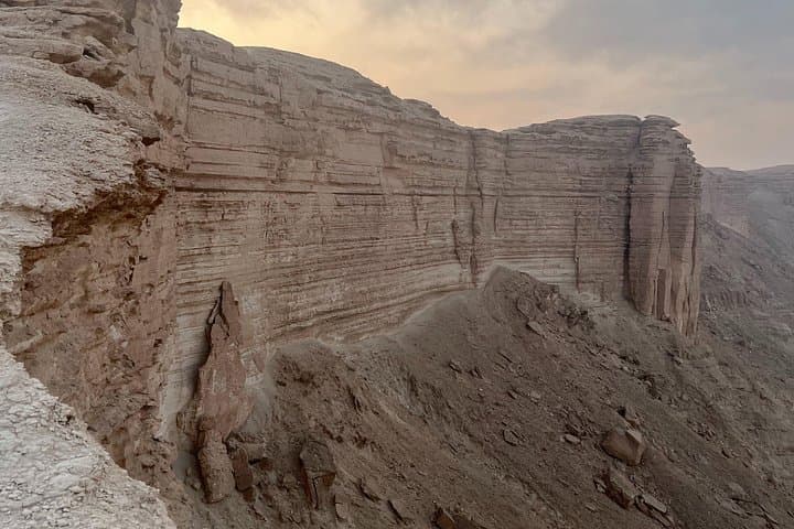 Darb AlMangour Hiking Tour from Riyadh