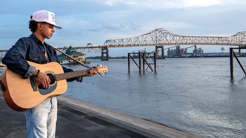 Noah James at The Barge