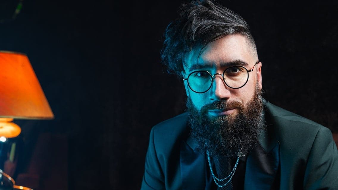 Peter Antoniou - Pretty Psychic at Glee Club