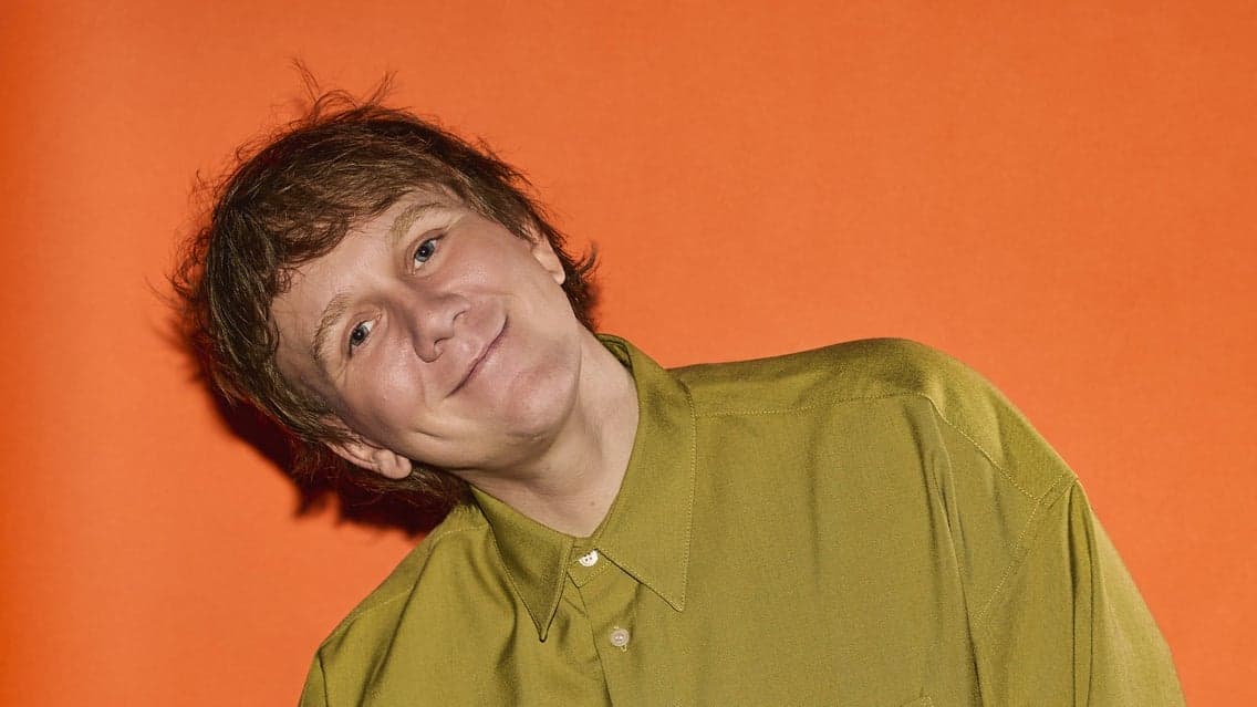 Josh Thomas : JIGGLE, JIGGLE at L'Olympia