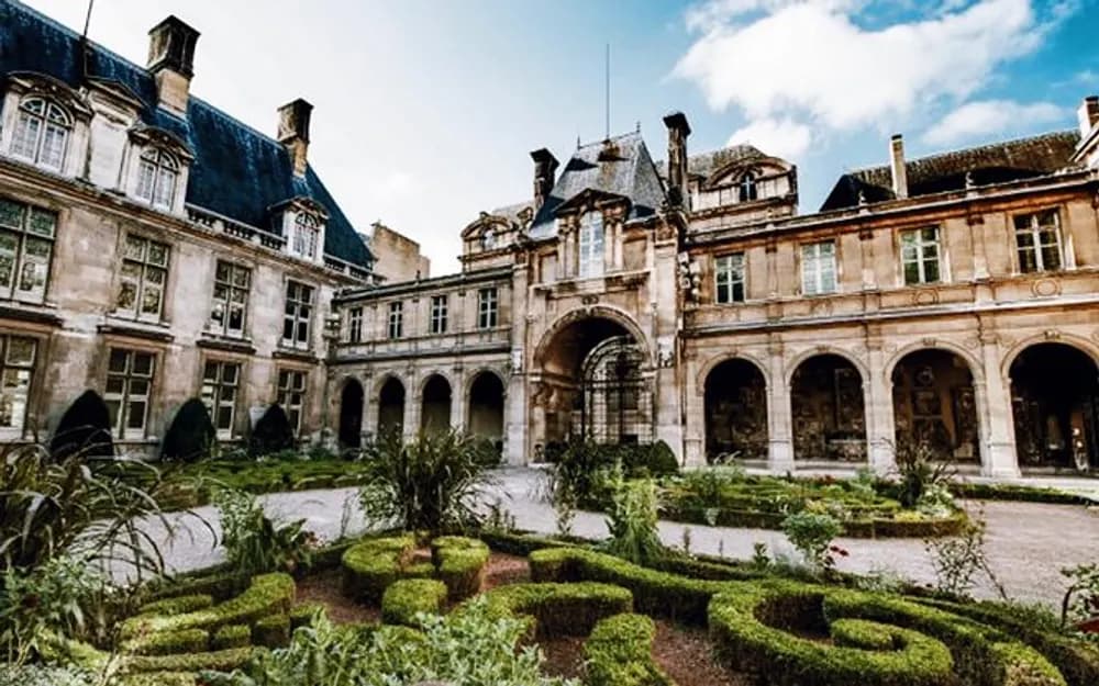 Paris Latin Quarter and Le Marais Guided Tour