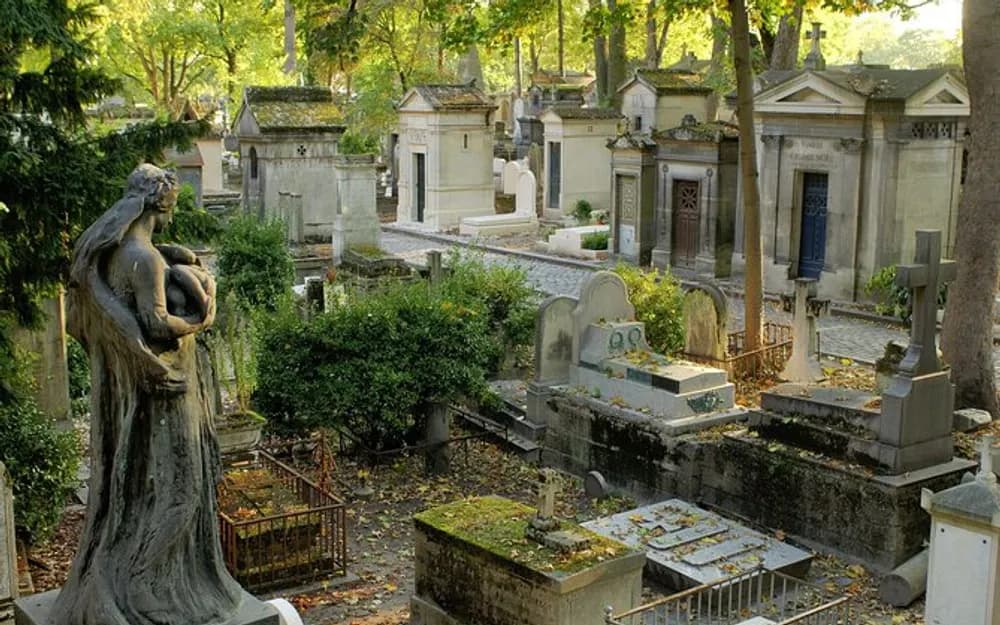 Paris Père-Lachaise Haunted Cemetery Tour