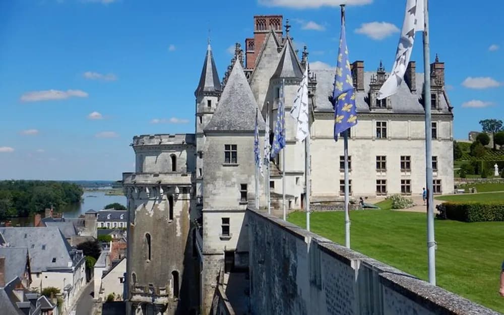 Loire Castles Private Day Trip from Paris with Wine Tasting