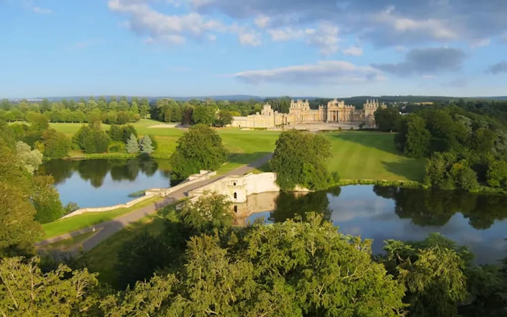 Blenheim Palace, Downton Abbey Village and Cotswolds Day Trip from London