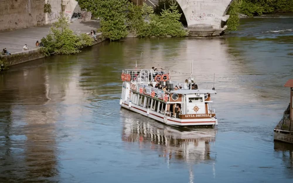 Rome Tiber Sunset Cruise with Aperitif