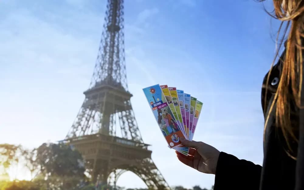Paris Seine River Cruise for Kids with La Seine and its Secrets Quiz