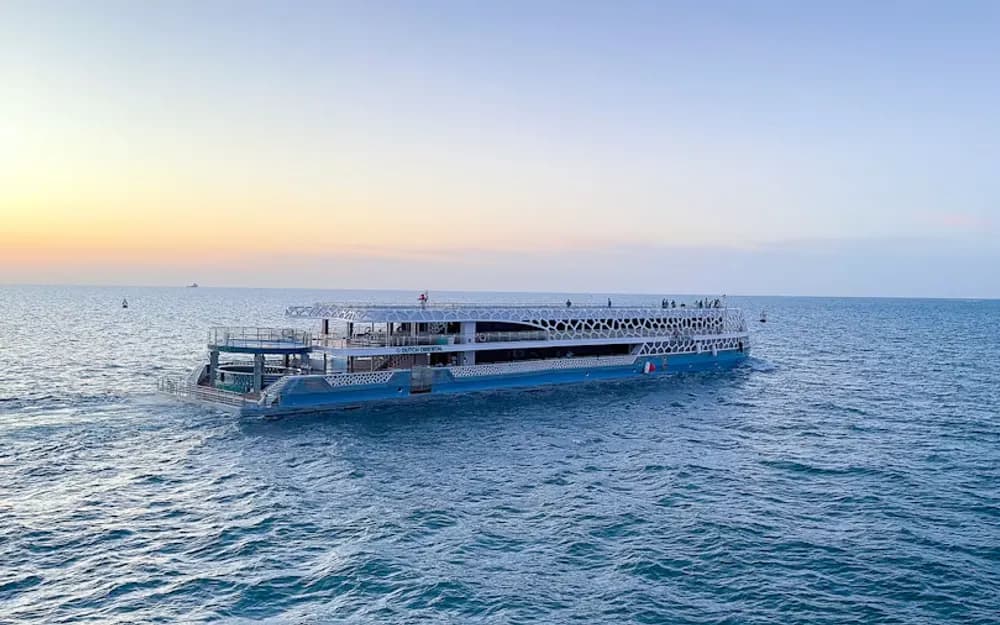 Dubai Mega Yacht Dinner Cruise