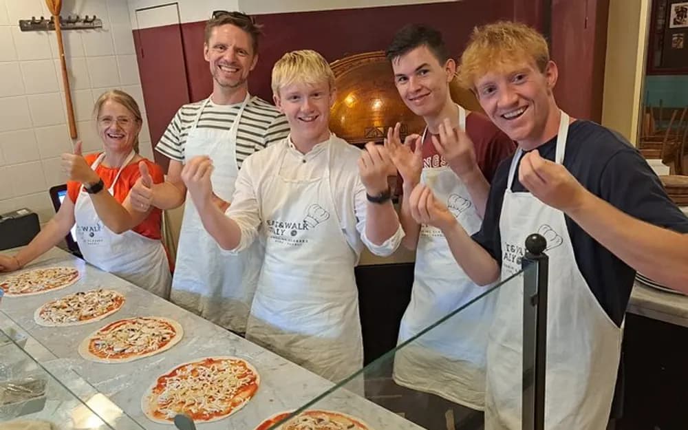 Pizza Cooking Class with Dinner in Rome