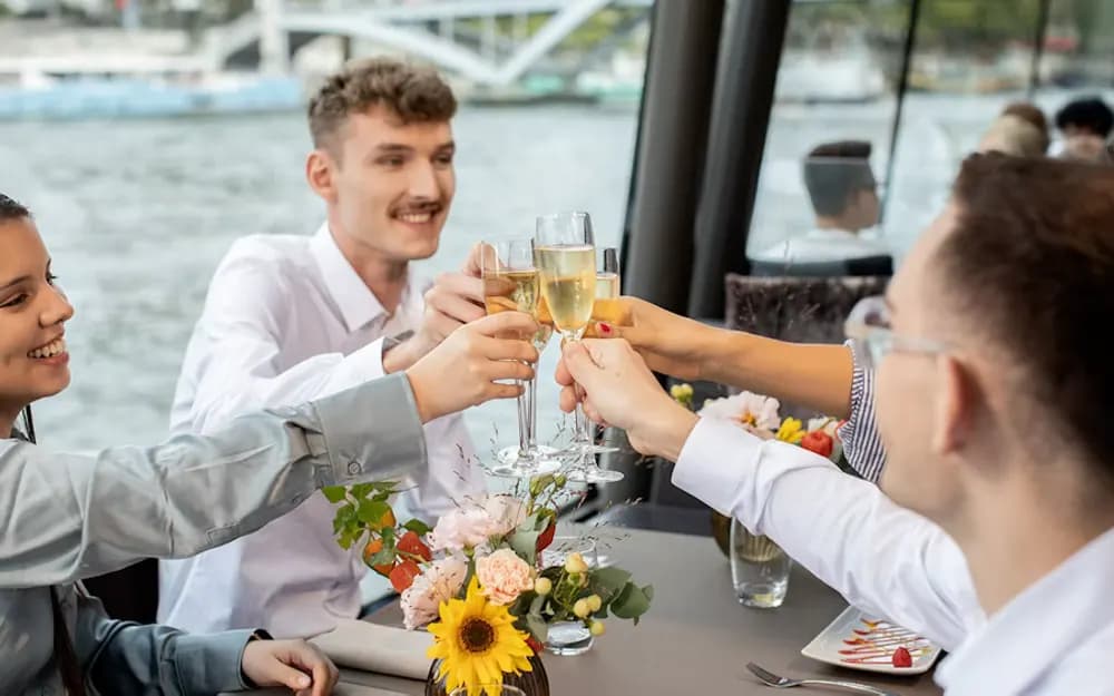 Seine River Cruise with Lunch and Music