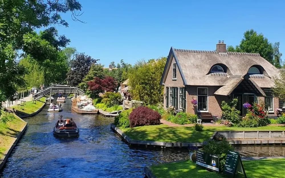 Giethoorn and Zaanse Schans Day Trip from Amsterdam