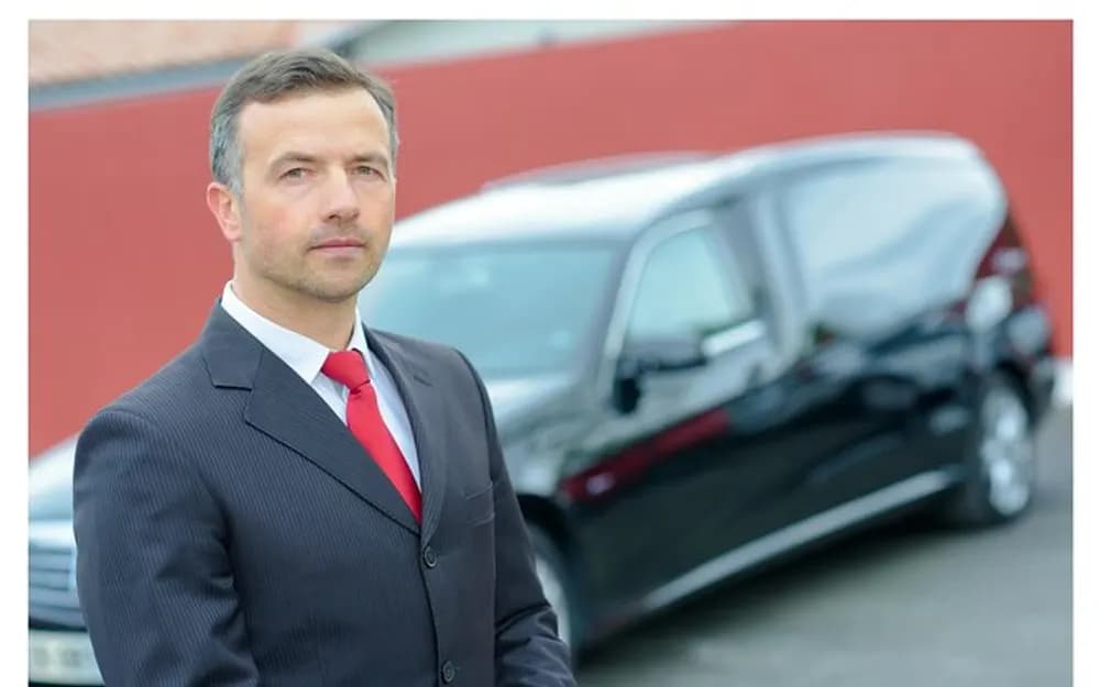London Shared Departure Transfer: From London Hotels to London Airports